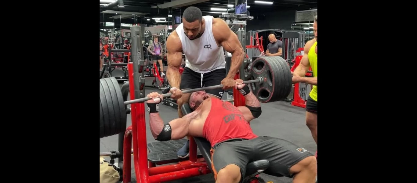 Ανατριχιαστικό: Bodybuilder έσκισε τους θωρακικούς μυς και έσπασε το κόκαλο του (βίντεο)